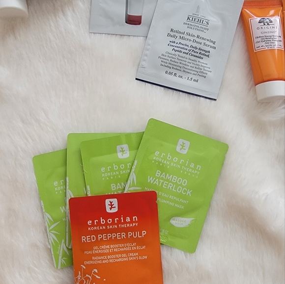 NWT travel cosmetic bag with lots of samples and travel size items - Picture 11 of 16